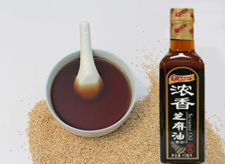 跟隨時代發(fā)展,不做落伍的芝麻油灌裝機(jī)